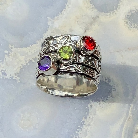Shellys Boutique Jewelry - BOUTIQUE AMETHYST, PERIDOT &GARNET 925 SILVER RING